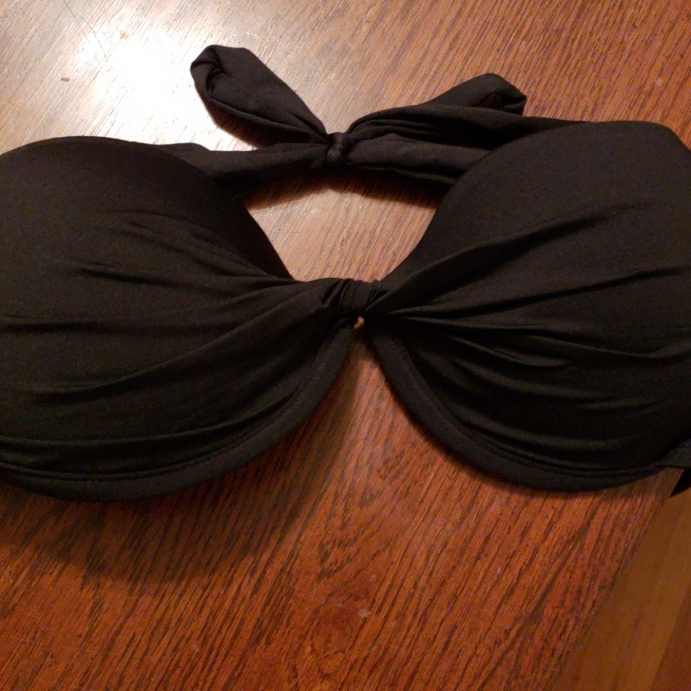 Bathing suits - Picture 3 of 4